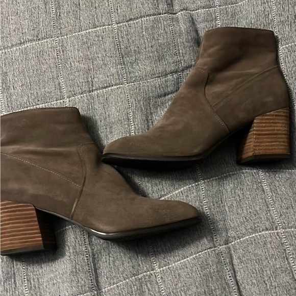 Blonde‎ Dark Taupe Ankle Bootie - Picture 2 of 7